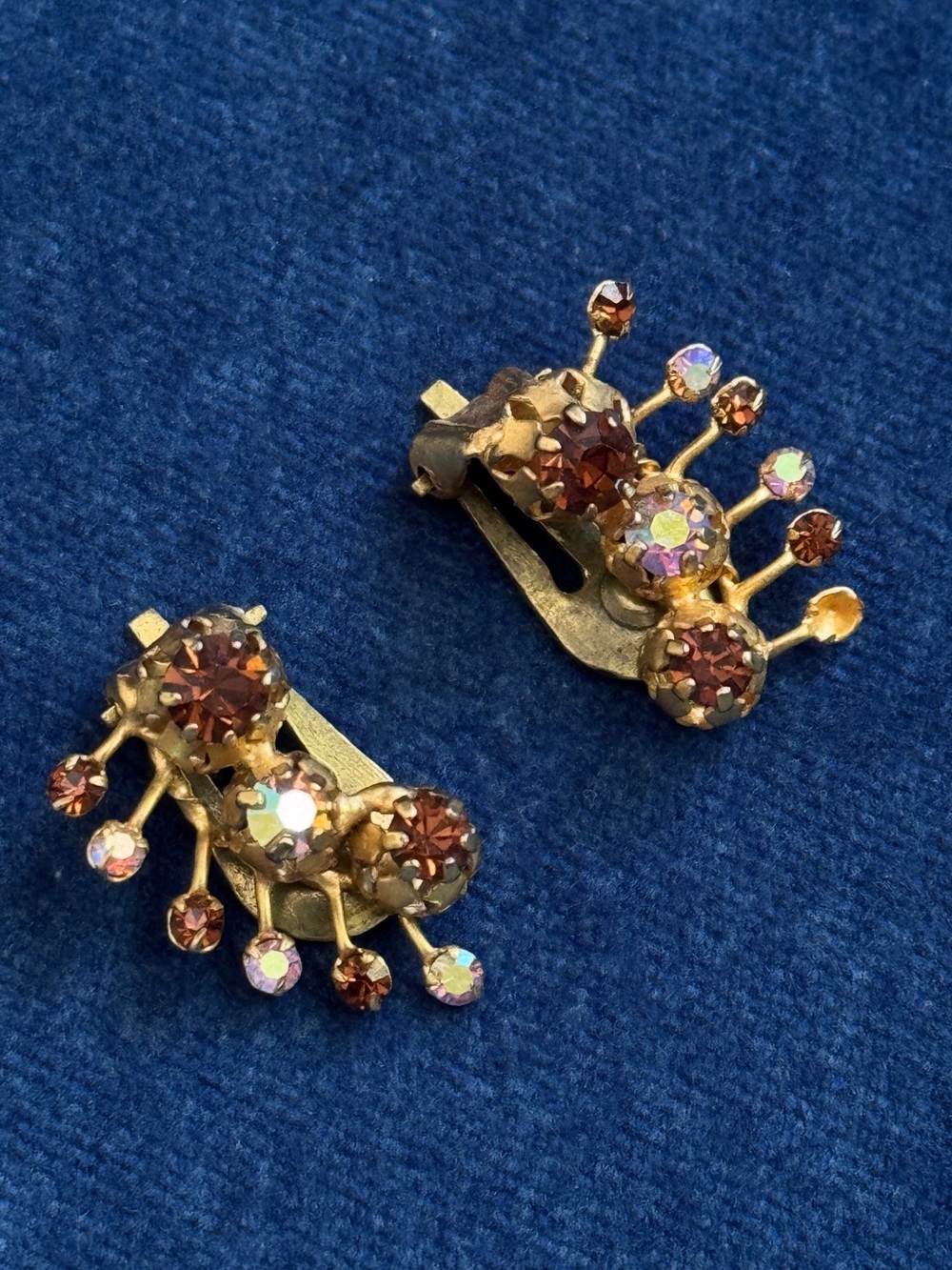 Super Sparkly Vintage  Austria Signed Rhinestones Clip on  Earrings